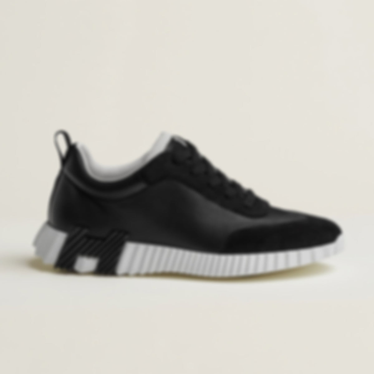 Bouncing Sneaker - Black/White