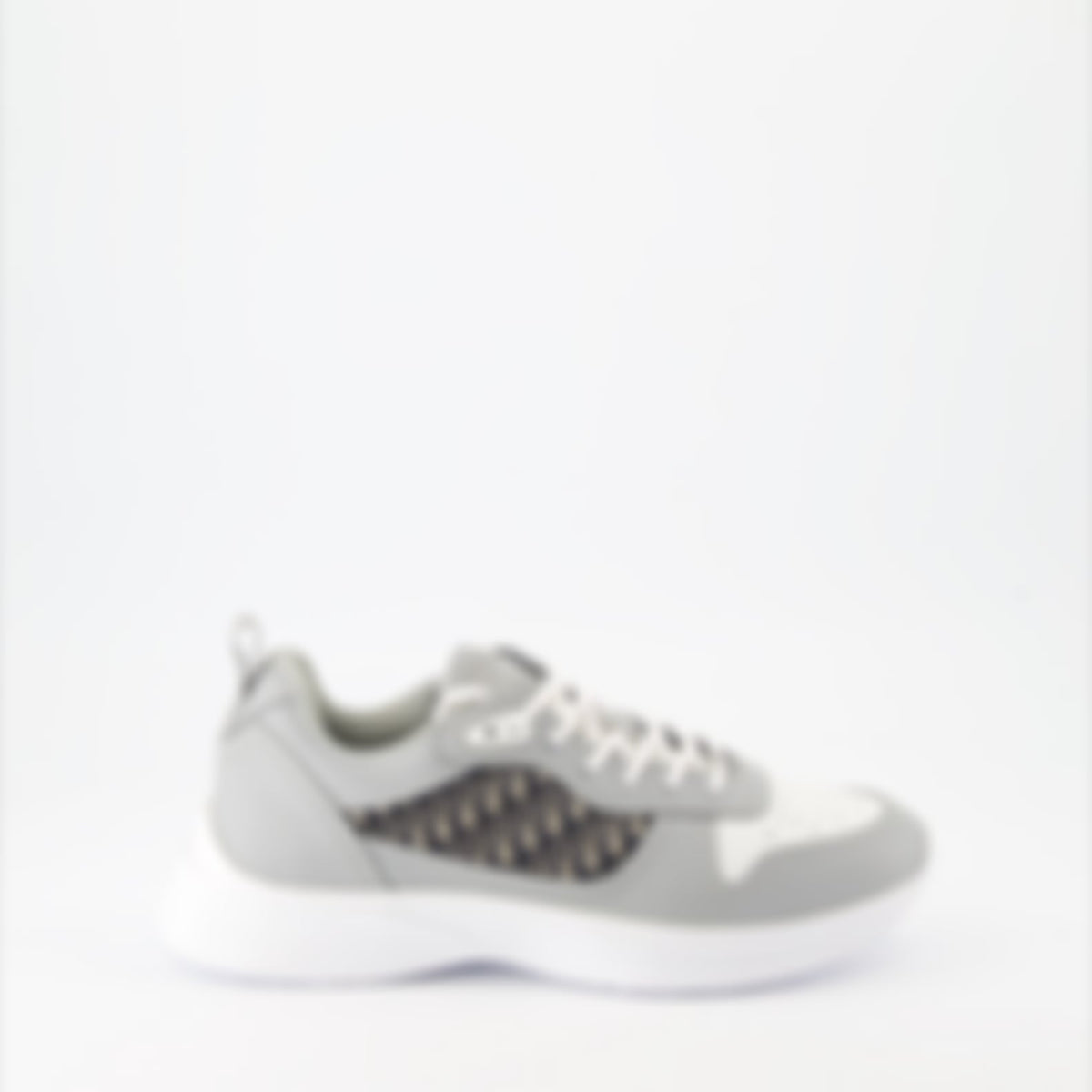 B25 sneakers