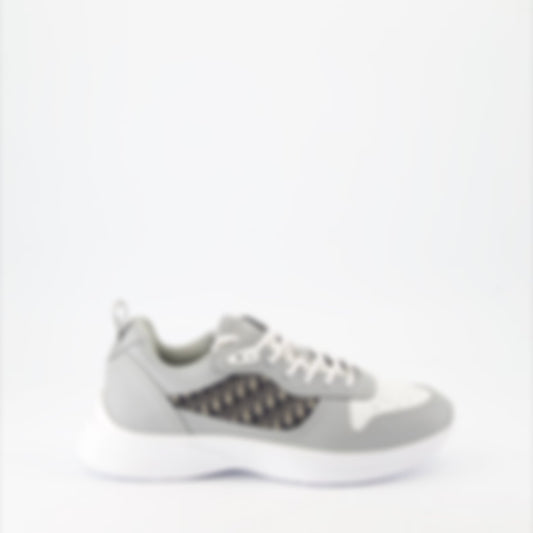 B25 sneakers