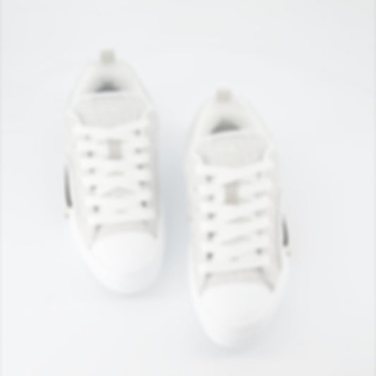 B23 sneakers